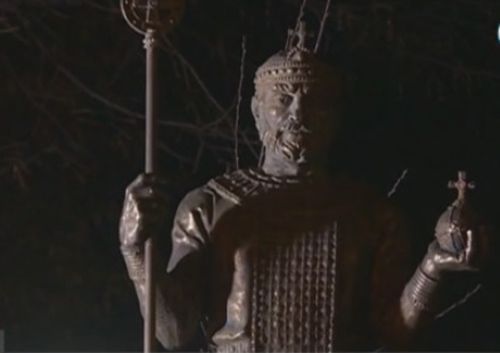 Видинчани оплюха паметника на Срацимир – но не заради лампичките (ВИДЕО)
