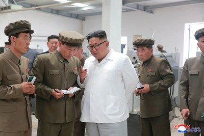 Двете Кореи преговарят за датата и мястото на новата среща на върха на лидерите им