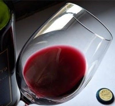 Ето как можете да отворите бутилка вино без тирбушон (видео)