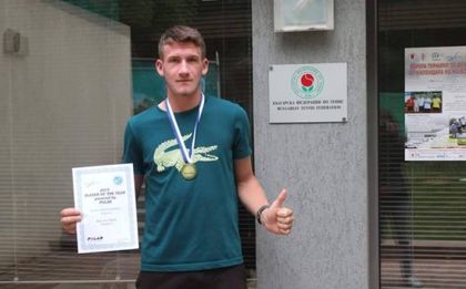 Български тенис талант е спаринг партньор на Алберт Рамос