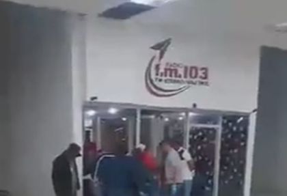 Ужас в ефир! Разстреляха 2-ма журналисти по време на живо предаване (ВИДЕО)