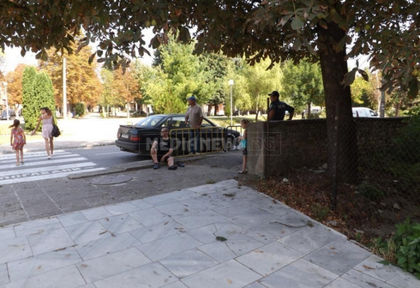 Врачанин помете млад човек на пешеходна пътека в Мездра (СНИМКИ)