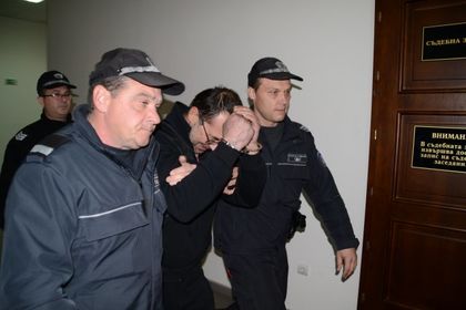 Обвинен в изнасилване и грабеж пробвал да бяга от полицията