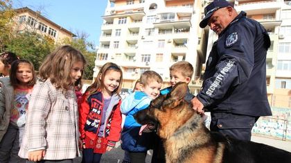 Демонстрации с полицейски кучета показват край Пловдив