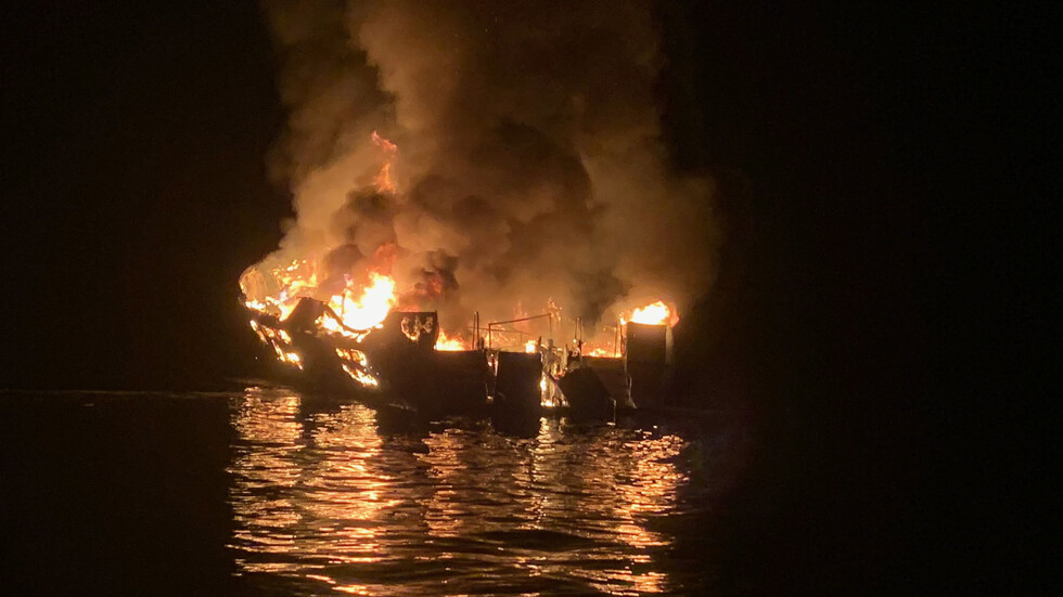 25 загинали при пожара на корабче край бреговете на Калифорния