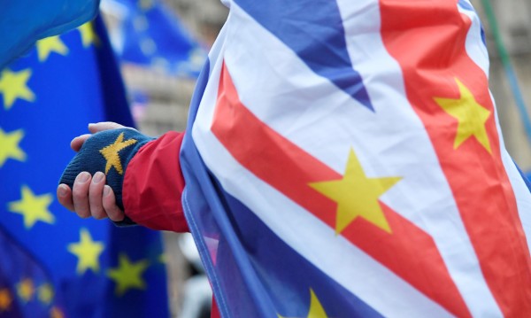 Тереза Мей започва совалки с евролидери за Brexit