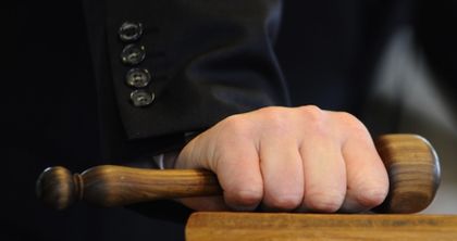 Предадоха на съд мъж, пребил майка си до смърт