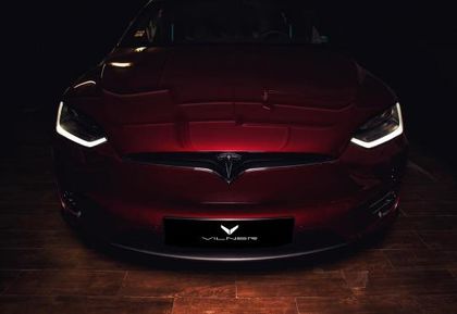 С 200 к.с. повече от Cayenne Turbo S, a зареждането и „догоре“ струва около 20 лв. И с уникален интериор. Tesla Model X от Vilner