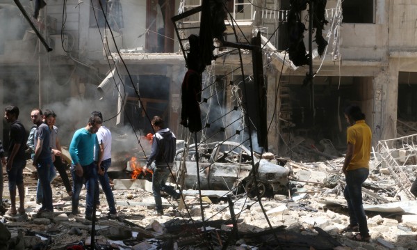 Десетки загинаха след въздушен удар в Алепо