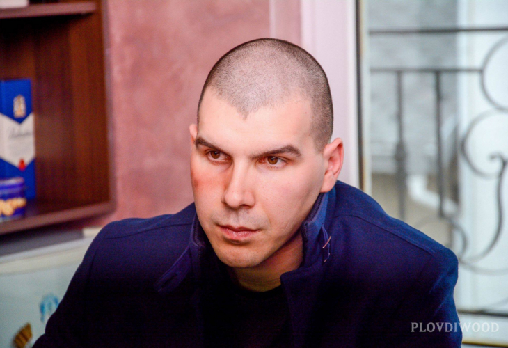 Кървав екшън като от филм: Спукаха от бой главния герой от ''Лъжливи рими