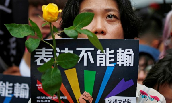 В Тайван първи в Азия узакониха еднополовите бракове