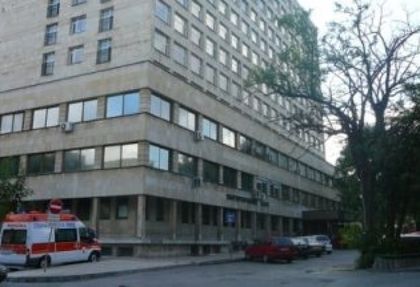 Мъж скочи от осмия етаж на болницата в Шумен и почина на място