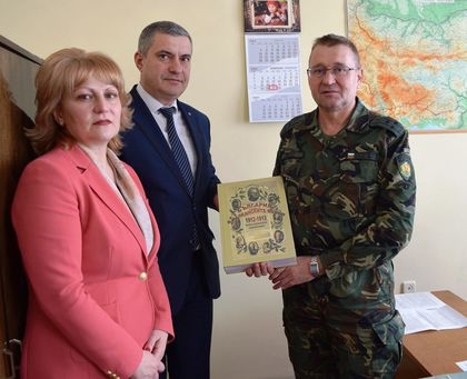 Велико Търново: Енциклопедията „България в Балканските войни (1912-1913 г.)“ бе дарена на НВУ „Васил Левски“ и в Регионална библиотека „П. Р. Славейков“