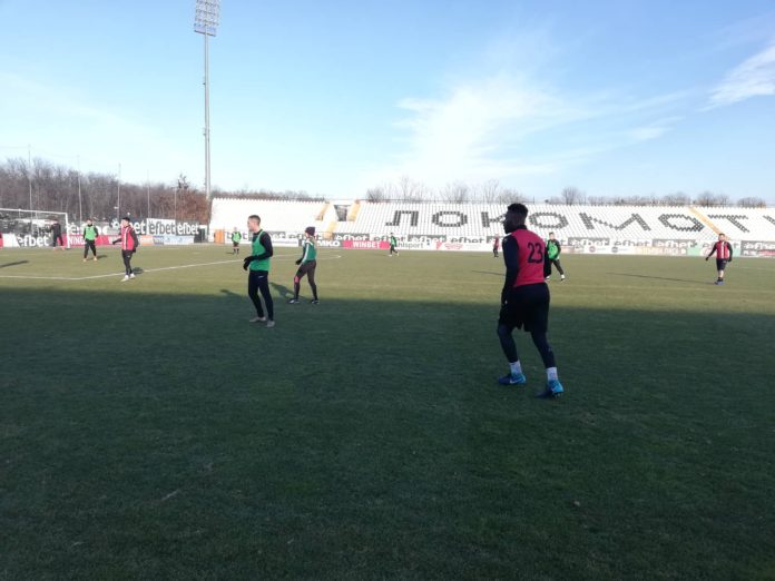 СНИМКИ: Локомотив наниза 8 гола на юношите си в учебна игра