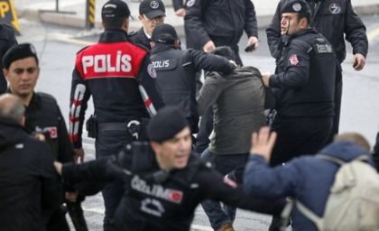 Две терористки убити при престрелка с полицията в Истанбул