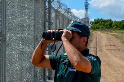 Задържаха двама каналджии и 36 незаконни имигранти в землището на с. Мезек
