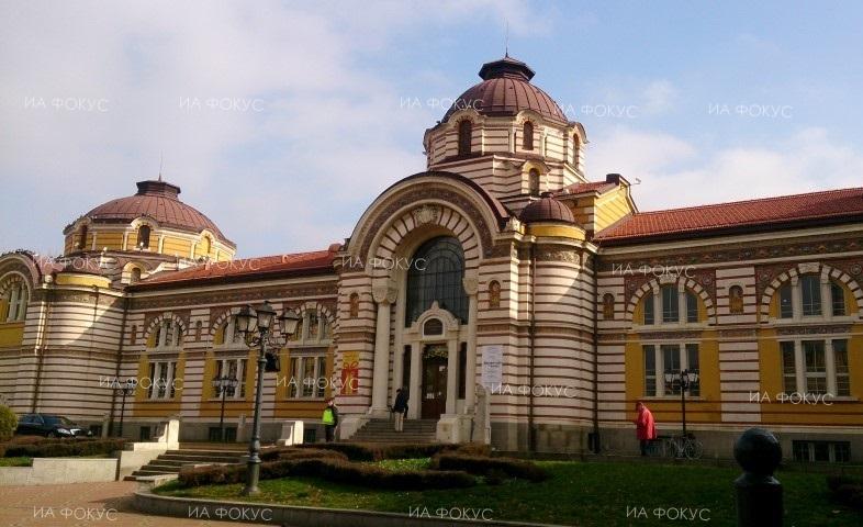 Доц. Венета Ханджийска: Дни преди изчезването на статуята на Аполон, са изчезнали и три месингови чучури до сградата на Регионалния исторически музей - София
