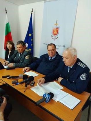 Инспектор Велко Аврамов, ОДМВР - Кърджали: Машинно кърпене на част от пътната настилка се извършва по главния път за граничен пункт „Маказа“