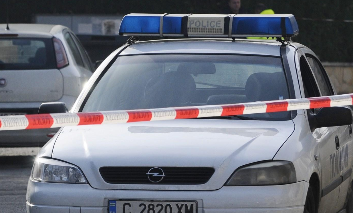 Трагедия! Жена полетя от блок в Кючука! Полицията отцепи района