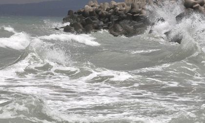 Кораб с метални отпадъци потънал в Черно море, екипажът спасен