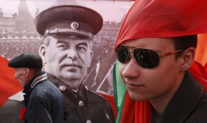 Новосибирск се украси с десетки билбордове за Сталин