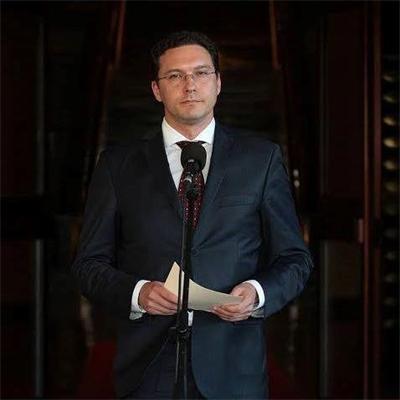 Външният министър Даниел Митов отмени днес сватбата си заради Париж