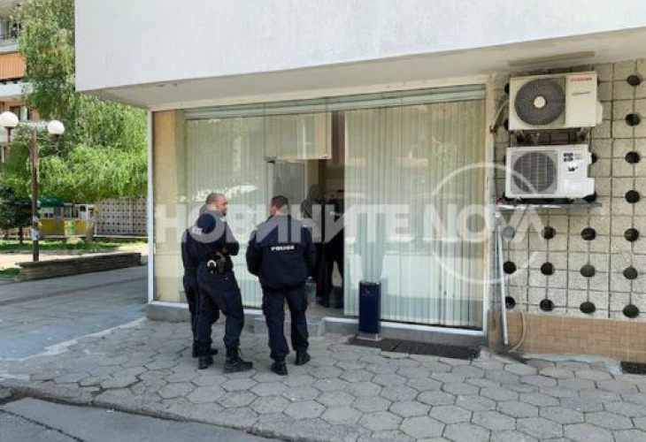 Претарашиха офиса на Миню Стайков в Карнобат (СНИМКИ)
