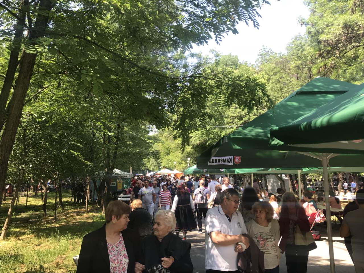 Стотици на Лаута! Пловдивчани и гости напълниха парка за Народния събор (СНИМКИ/ПРОГРАМА)