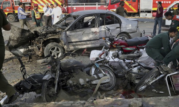 16 души загинаха при самоубийствен атентат в Пакистан