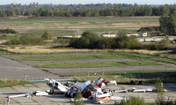 Самолетът на Лех Качински се разпаднал във въздуха