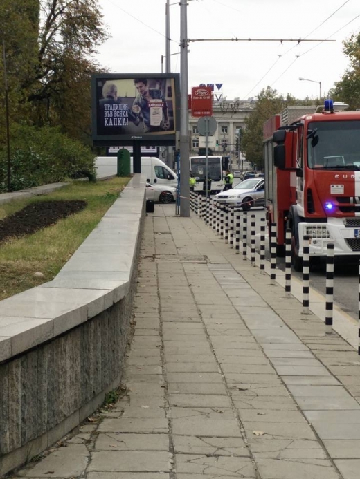 Паника пред Министерството на младежта и спорта! Отцепиха района (СНИМКИ)