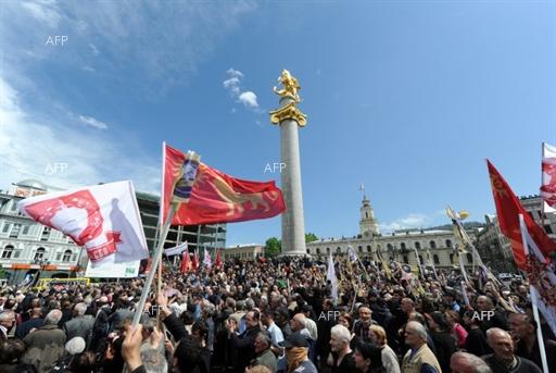 AFP: Хиляди протестиращи се опитаха да щурмуват грузинския парламент