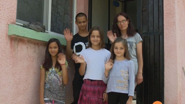 Как „Бригада нов дом” промени животът на самотна майка с четири деца