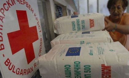 Раздаването на хранителни продукти в "Северен" продължава