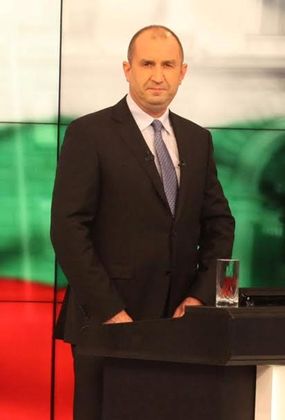 Цачева и Радев избраха мач пред театър