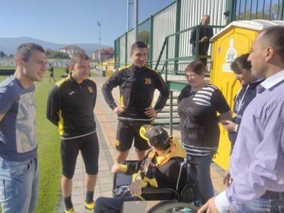 Ръководството и футболистите на Ботев сбъднаха мечтата на Николай