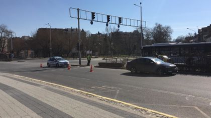 Блъснаха жена на пешеходна пътека на булевард в Пловдив, откараха я с линейка