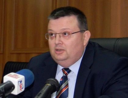 Пет обвинения за злоупотреба с власт към Мартинов