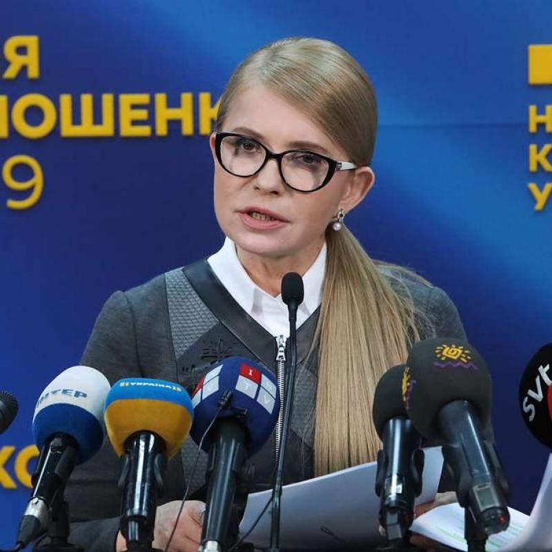 ТАСС: Тимошенко посъветва Порошенко да мисли за затворнически, не за президентски срок
