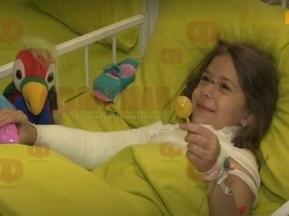 Родителите на ранената с граната Катерина ще съдят МВР, министър Младенов им се извини