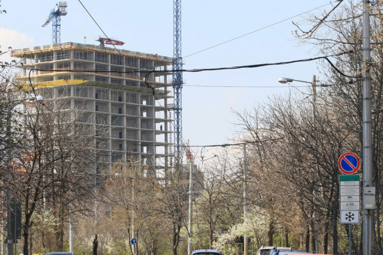 ДНСК спря строежа на небостъргача „Златен век“