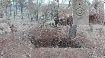 Копаят до гроба на Тюркян - дирят знак за чорбаджийското злато (ВИДЕО)