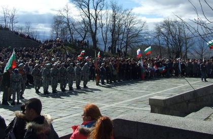 От града на Левски тръгва национален протест срещу гаврата с българската история