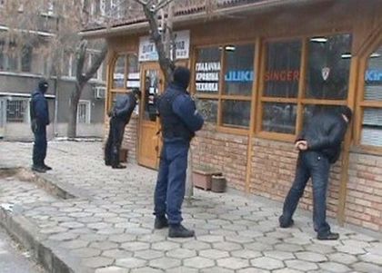 Нарушение на обществения ред в Стряма, задържаха двама