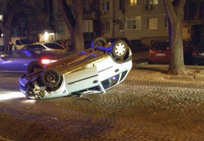 19-годишна шофьорка е карала обърналата се по таван кола в Кючука