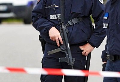 Френската полиция се готви да депортира официалните руски футболни фенове