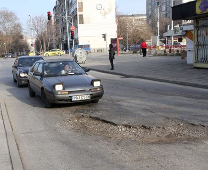 3-метрова дупка зейна пред автогара