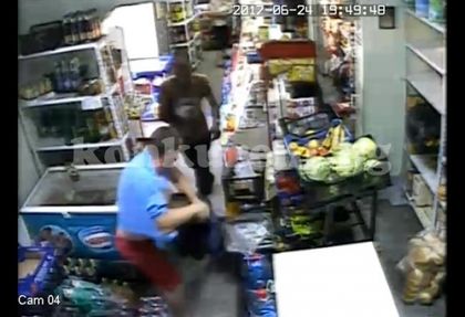 Вижте как бандитите с дебели досиета смилат на кайма младия полицай в Борован (ВИДЕО 18+)