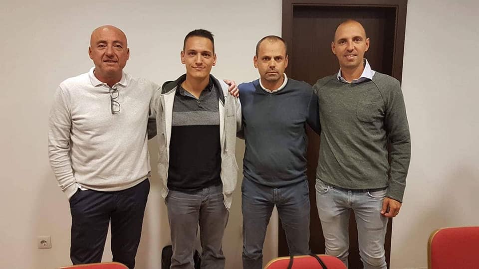 Треньорът на Берое U15 Радостин Александров награден с плакет от семинар на Аталанта