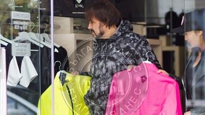 70 кила свали Люси. Режисьорът е неузнаваем